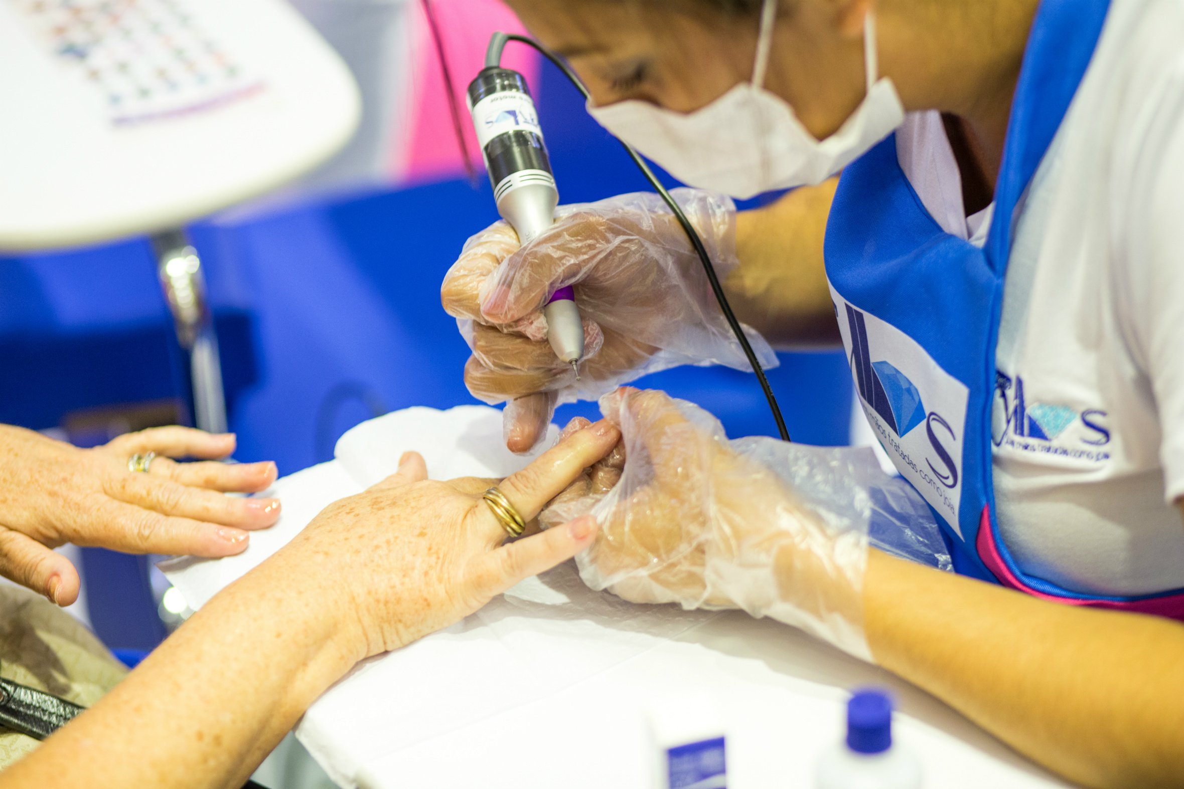 Como esta franquia tem sucesso fazendo suas unhas sem alicate