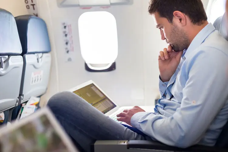 Avião: a companhia aérea com sede em Doha afirmou sua intenção de propor "um serviço de empréstimo de laptops" aos passageiros que viajem na classe executiva (iStock/Thinkstock)