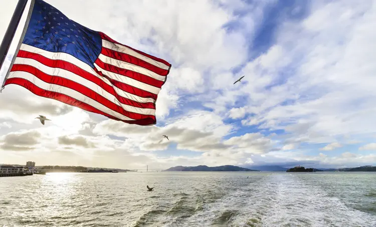 Bandeira dos Estados Unidos em barco: instituições vêm ao Brasil no fim do mês e começo de abril (f8grapher/Thinkstock)