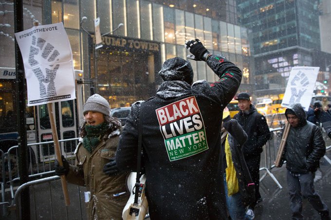 Protesto do movimento Vidas Negras Importam, que continua a reverberar nos mundos político e corporativo (Kevin Hagen/Getty Images)