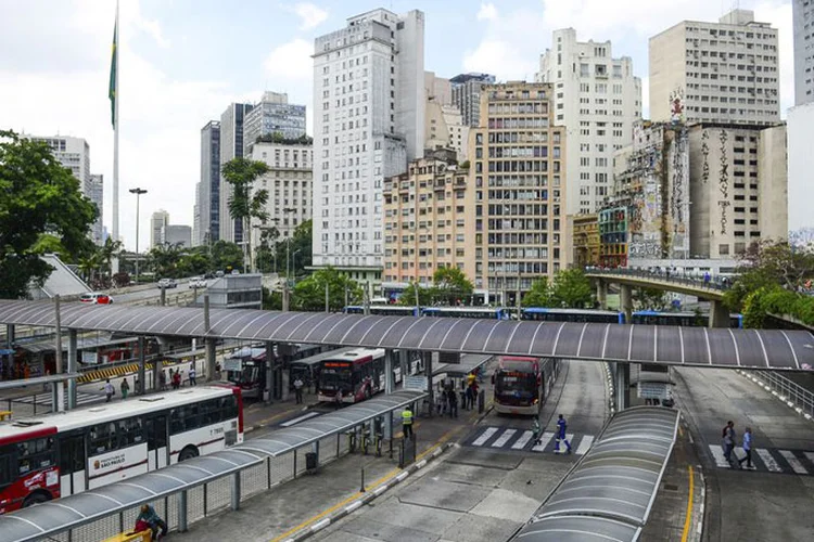 Ônibus: a SPTrans afirma que o novo esquema vai resultar em viagens menores e, assim, mais rápidas (Rovena Rosa/Agência Brasil)