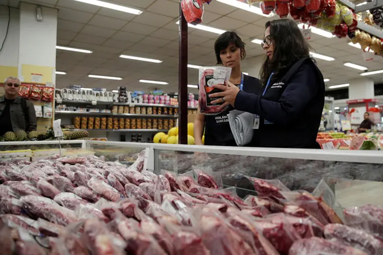 Vigilância Sanitária faz inspeção em supermercados após Operação Carne Fraca (Ricardo Moraes/Reuters)