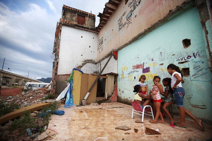 Morte de menina no Rio fecha escola e 1.021 alunos ficam sem aula