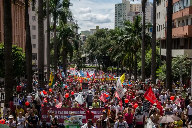 Greve geral: houve ainda paralisações e manifestações em cidades do interior de Minas Gerais, como Juiz de Fora (Zona da Mata) e Montes Claros (Norte), Uberlândia e Uberaba (Lidyane Ponciano/Sind-UTE MG e CUT-MG/Divulgação)