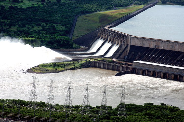 Estatal com dívida bilionária planeja IPO e ações disparam