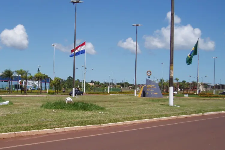 Fronteira entre o Brasil e o Paraguai: O recorde de investimento estrangeiro foi em 2012, quando o país recebeu quase 700 milhões de dólares (Alceu Mauro Denes/Wikimedia Commons)
