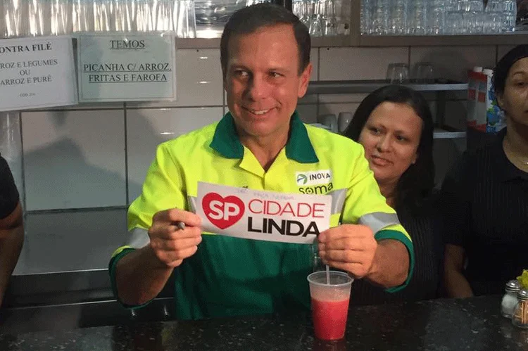 Doria: o patrocinador poderá instalar placa "de até 5% do tamanho linear em cada sentido da ponte" com sua logomarca (João Doria/Facebook/Divulgação)