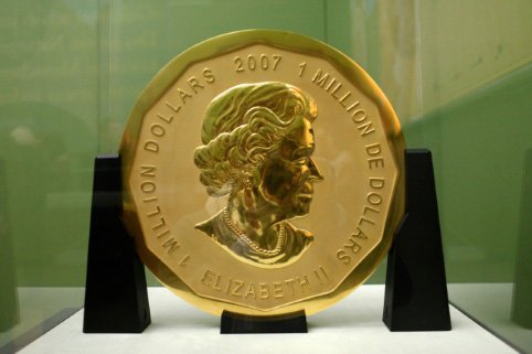 Medalha de ouro de 100 kg é roubada de museu em Berlim