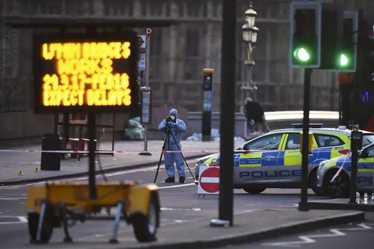 Atentado em Londres: entre os mortos, está o próprio agressor e um policial (Hannah McKay/Reuters)