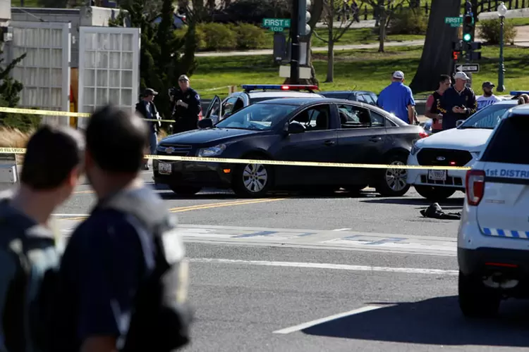 Washington: a motorista do veículo demonstrou um comportamento "estranho e agressivo" e foram disparados alguns tiros durante a detenção (Joshua Roberts/Reuters)