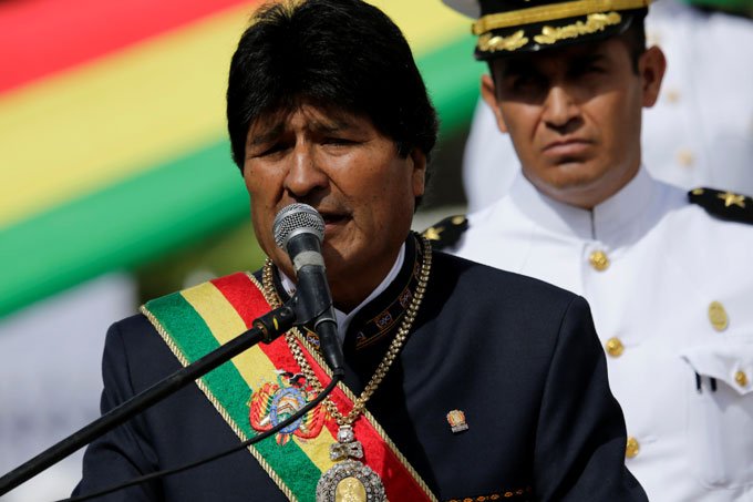 Evo Morales firma decretos que aumentam salário mínimo na Bolívia