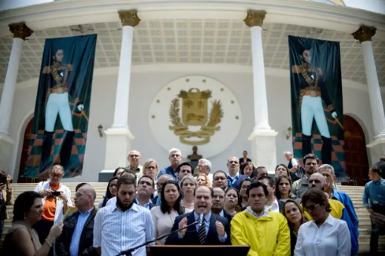 Governo da Venezuela afirmou que as instituições adotaram corretivos legais para "deter a desviada e golpista situação dos parlamentares opositores" (Federico Parra/AFP)