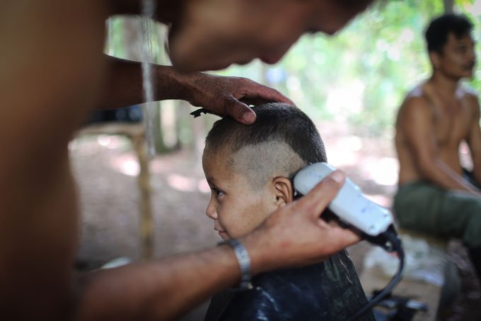 Menores de idade começam a deixar zonas das Farc na Colômbia