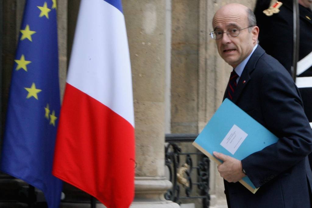 Juppé oficializa apoio a Fillon para unir conservadores na França