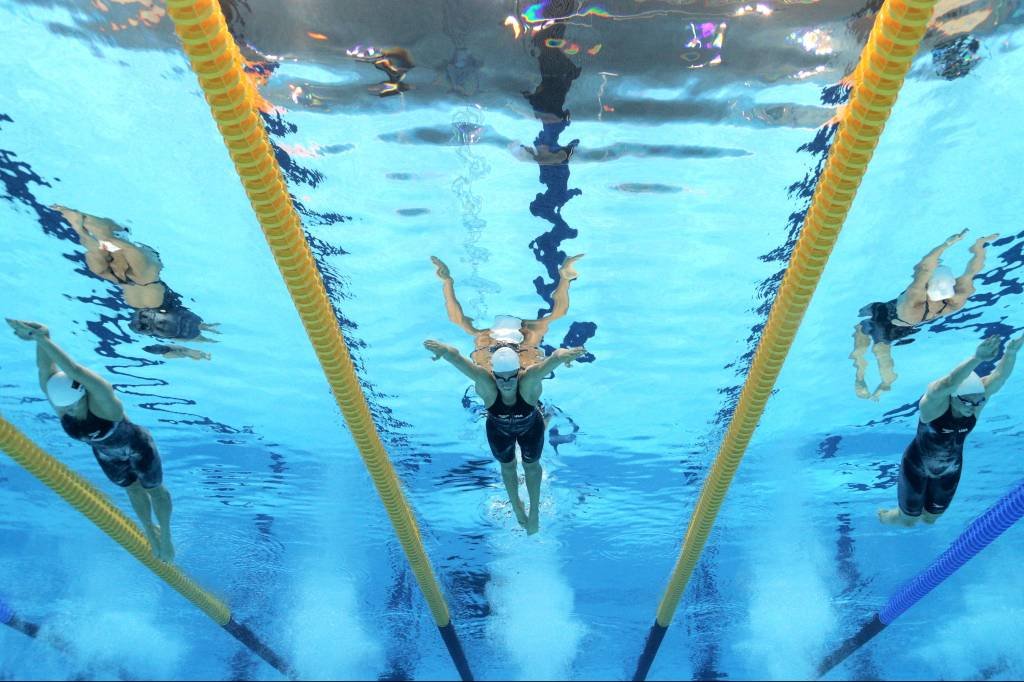 Treino de natação de atletas chineses