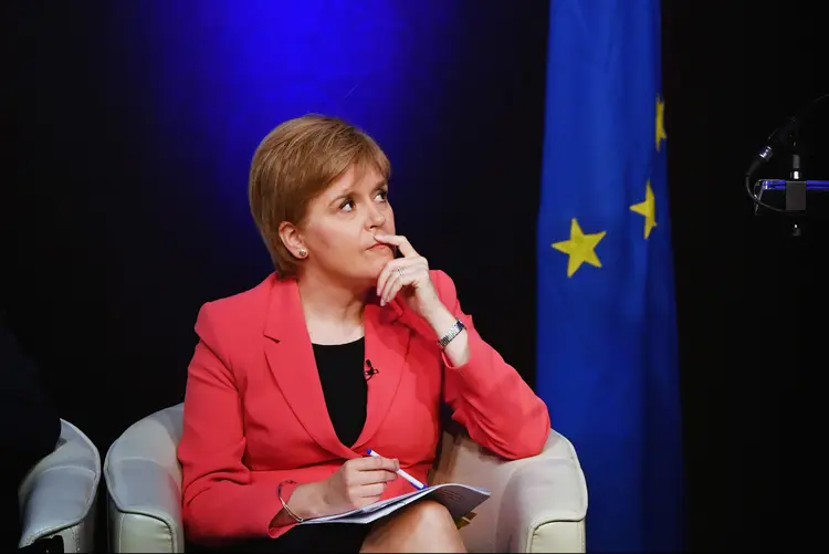 Nicola Sturgeon: o Partido Conservador na Escócia, o Trabalhista e o liberal-democrata já adiantaram que devem se opor à proposta (Jeff J Mitchell/Getty Images)