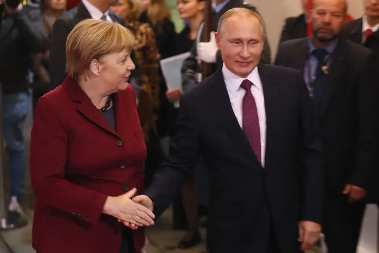 Merkel e Putin: a última vez que Merkel visitou Moscou foi de forma breve em maio de 2015 (Sean Gallup/Getty Images)