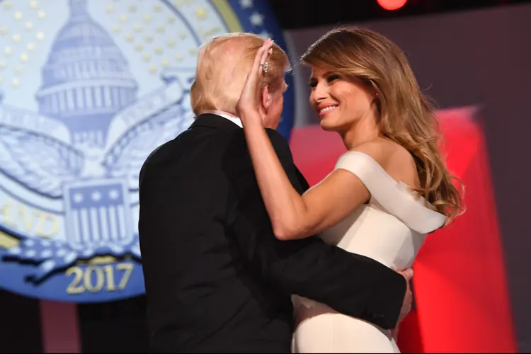 Melania Trump: "Eu me sinto honrada no papel de primeira-dama e espero trabalhar em nome do povo americano nos próximos anos", (Kevin Dietsch/Pool/Getty Images)