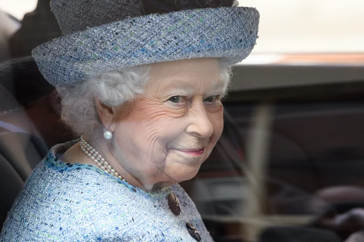 A rainha Elizabeth II, chefe de Estado britânica: punição para marca que revelou seu tamanho de sutiã (Leon Neal/Getty Images)