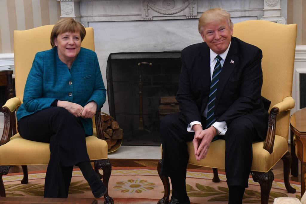 Merkel pretende se reunir com Trump no final de abril