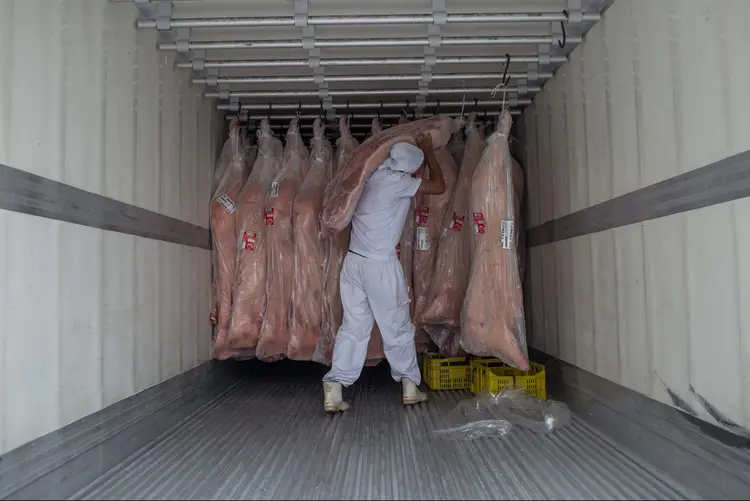 Operação Carne Fraca: a operação mira corrupção na Superintendência Federal de Agricultura no Estado do Paraná (SFA/PR) do Ministério da Agricultura, Pecuária e Abastecimento (Victor Moriyama/Getty Images)