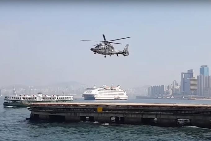Vídeo mostra helicóptero levantando voo com hélices "paradas"