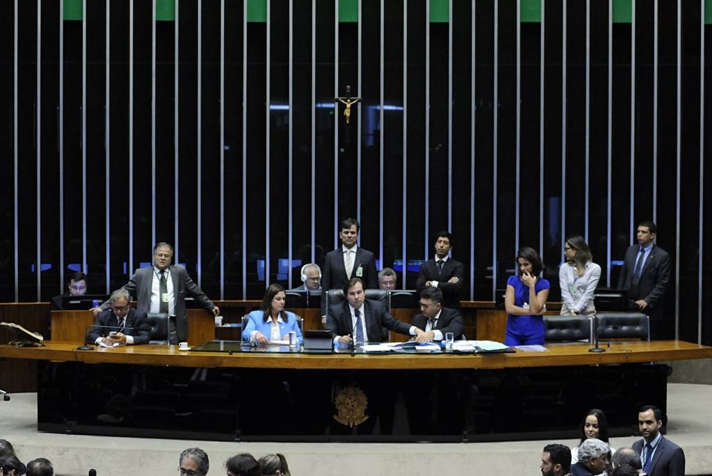 Câmara aprova fim de discussão de projeto da terceirização