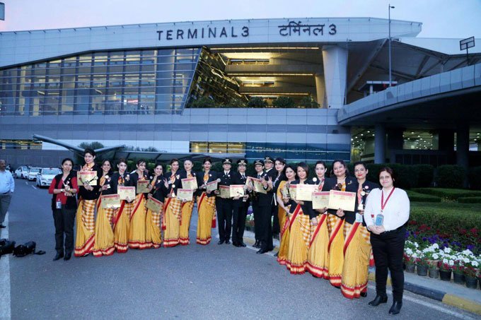 Air India bate recorde com voo pelo mundo com tripulação feminina