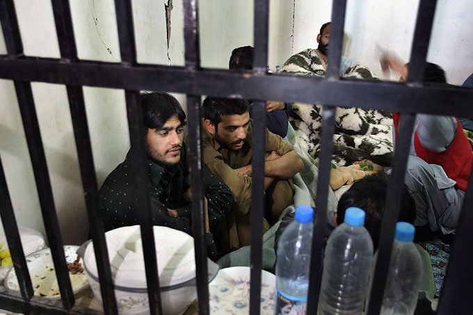 Após meses de tensão, Índia entrega 39 presos ao Paquistão