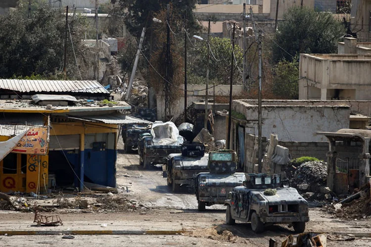 Queda de Mosul representaria o fim da metade iraquiana do califado, embora o grupo ainda controle territórios a oeste e leste da cidade (Youssef Boudlal/Reuters)