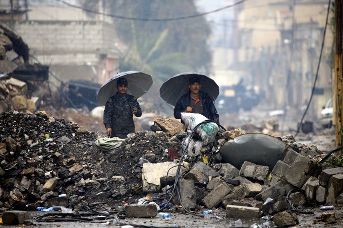 Autoridades encontram corpos de civis sob escombros de Mosul