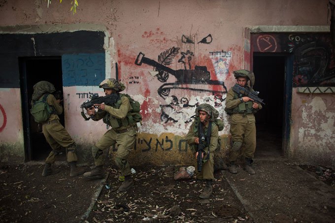 Soldados israelenses ferem palestina que tentou atropelá-los