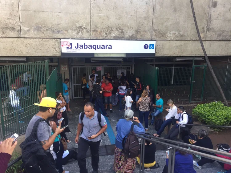 Greve no transporte público em São Paulo faz parte das manifestações e greves em várias cidades do país convocadas por centrais sindicais contra a proposta de reforma da Previdência do governo (Bárbara Ferreira Santos/Site Exame)