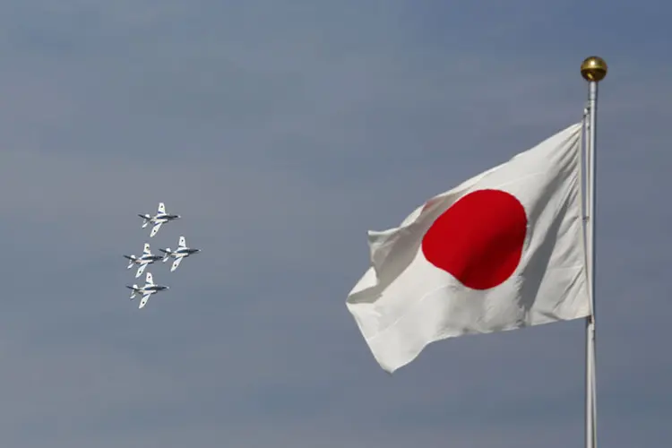 Imagem de arquivo da bandeira japonesa: Fontes do governo afirmaram à agência que, se confirmado, Trump seria a primeira personalidade estrangeira a se reunir com Naruhito quando ele assumir o trono (Tomohiro Ohsumi/Getty Images)