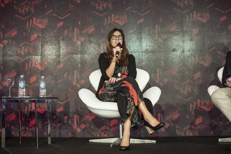 A gerente de sustentabilidade da Coca-Cola Brasil fala sobre as iniciativas da empresa no fórum A Revolução do Novo (Julia Rodrigues/Divulgação)