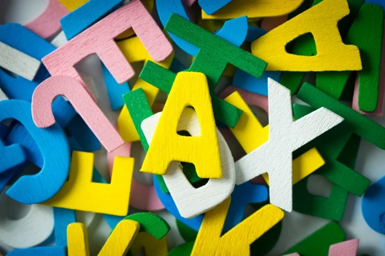 Letras coloridas (Kenishirotie/Thinkstock)