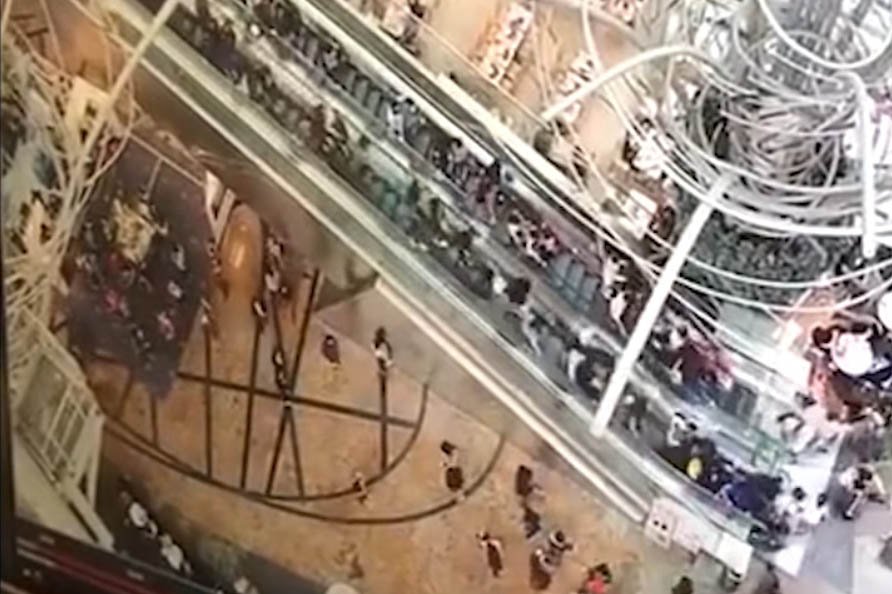 Escada rolante inverte direção e fere 18 pessoas em Hong Kong