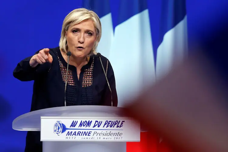 Le Pen: seu objetivo, afirma, é "devolver ao povo francês sua soberania" monetária, territorial e econômica (Vincent Kessler/Reuters)