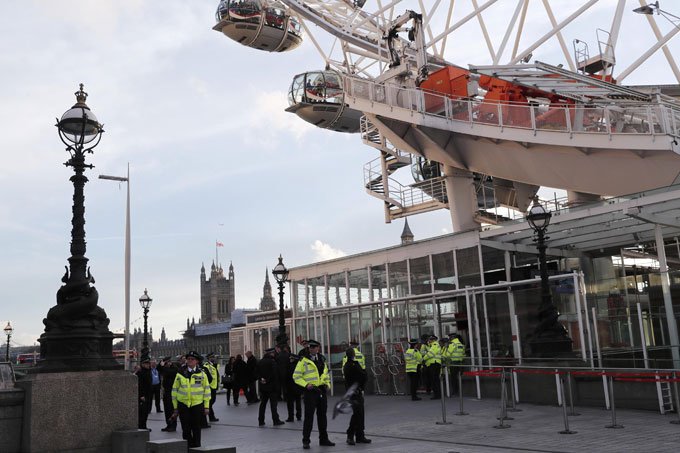 London Eye é fechada com turistas a bordo após ataque em Londres