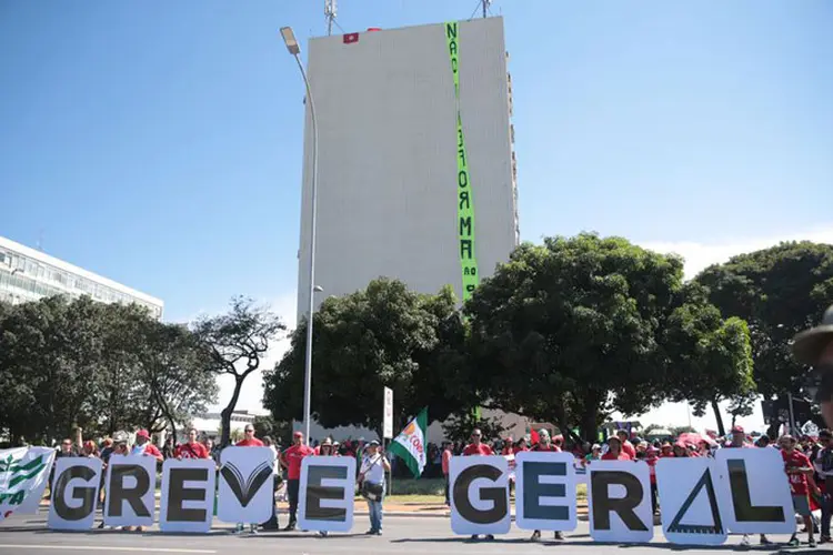 Fazenda: de acordo com os manifestantes, 1,5 mil pessoas participaram do ato (José Cruz/Agência Brasil)