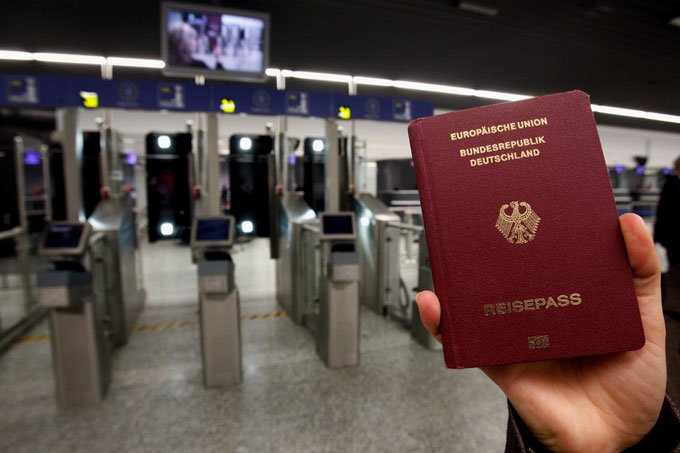 Alemanha expulsa dois estrangeiros nascidos em território alemão