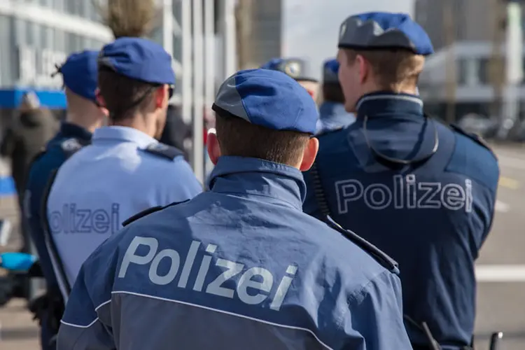 Polícia suíça: agentes da Polícia de Zurique investigam o incidente (Philipp Schmidli/Getty Images)