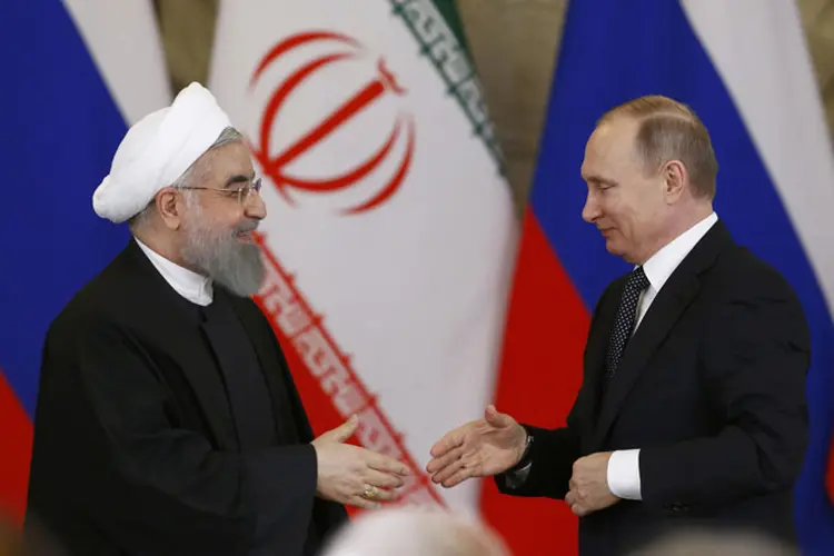 Hassan Rohani, presidente do Irã e Vladimir Putin, presidente da Rússia: Rohani é o segundo presidente iraniano a participar de uma cúpula da Organização de Xangai (Sergei Karpukhin/Reuters)