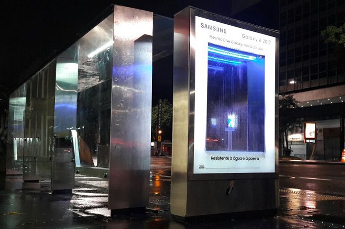 Samsung coloca celular embaixo d’água na Avenida Paulista