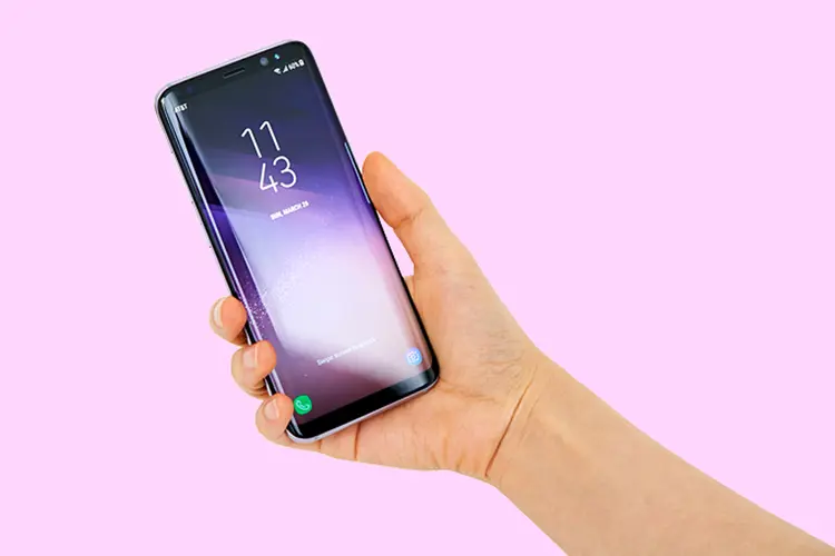 S8: o novo smartphone topo de linha da Samsung tem uma tela que cobre praticamente toda a frontal do aparelho (Samsung/Divulgação)