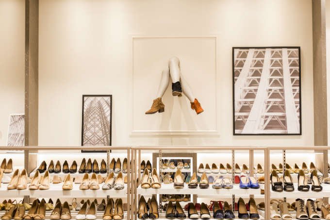 Netshoes reabre loja da shoestock no Dia Internacional da Mulher