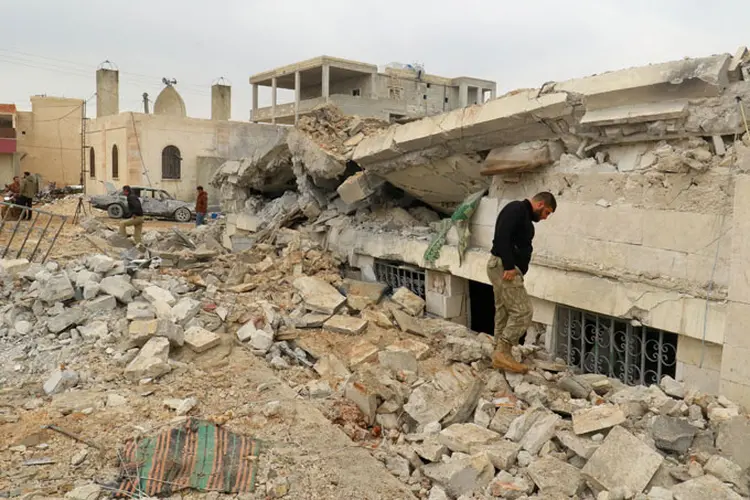 Síria: desde o início das operações da coalizão internacional, em setembro de 2014, pelo menos 890 civis morreram em bombardeios (Ammar Abdullah/Reuters)