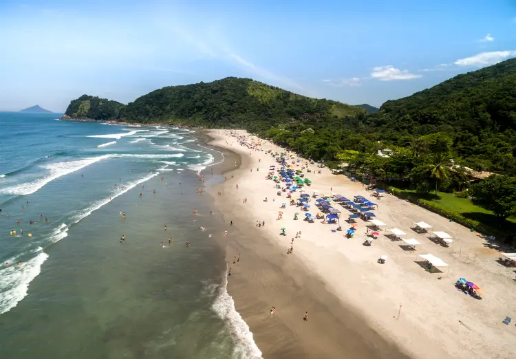 Praia de Camburi, em São Sebastião (SP): mais folgas no horizonte (gustavofrazao/Thinkstock)