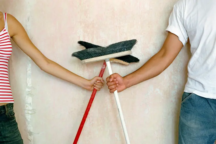 Vassouras: equipamentos limpos, estratégia e detalhes fazem a diferença na hora da limpeza (Image Source/Thinkstock)