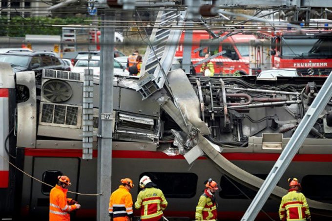 Descarrilamento de trem que saiu de Milão deixa 3 feridos
